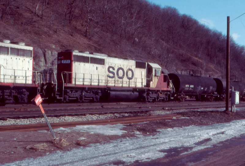 Soo 771 in consist